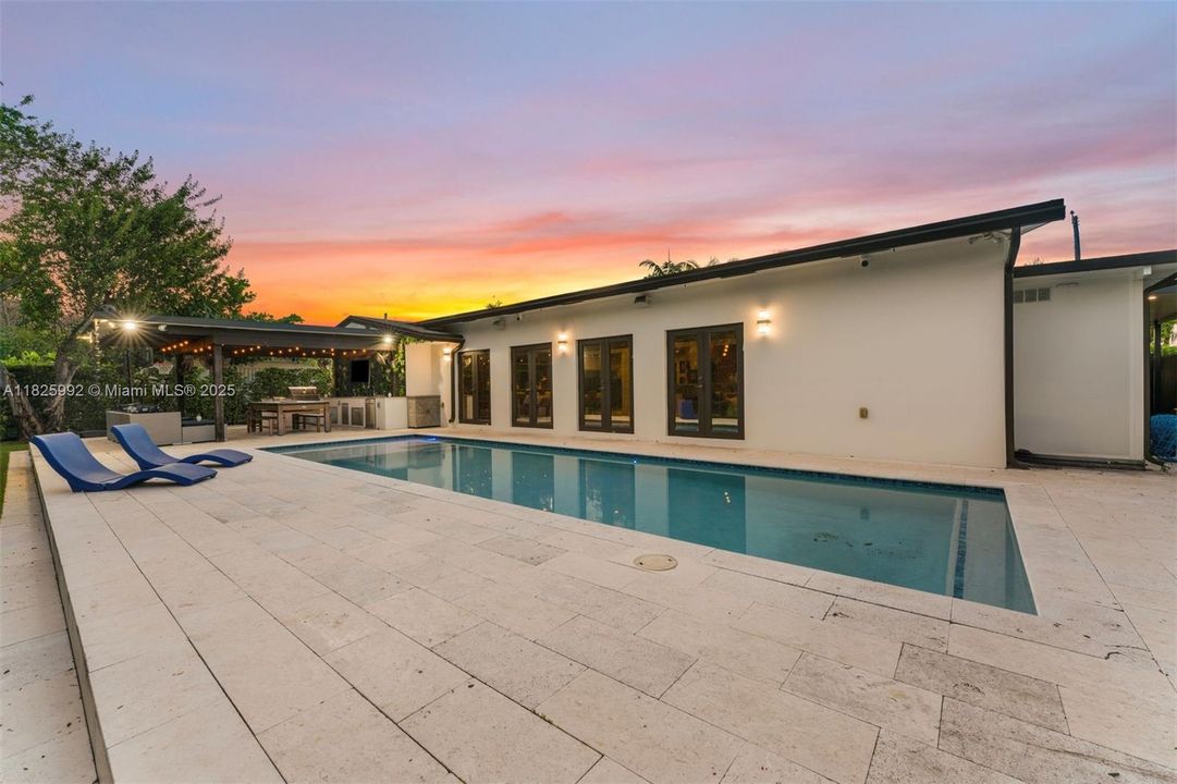 Recently Sold: $1,590,000 (5 beds, 4 baths, 3038 Square Feet)