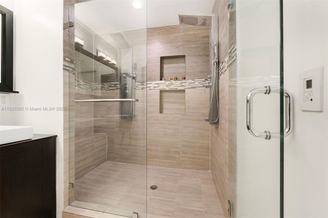 Recently Sold: $1,590,000 (5 beds, 4 baths, 3038 Square Feet)