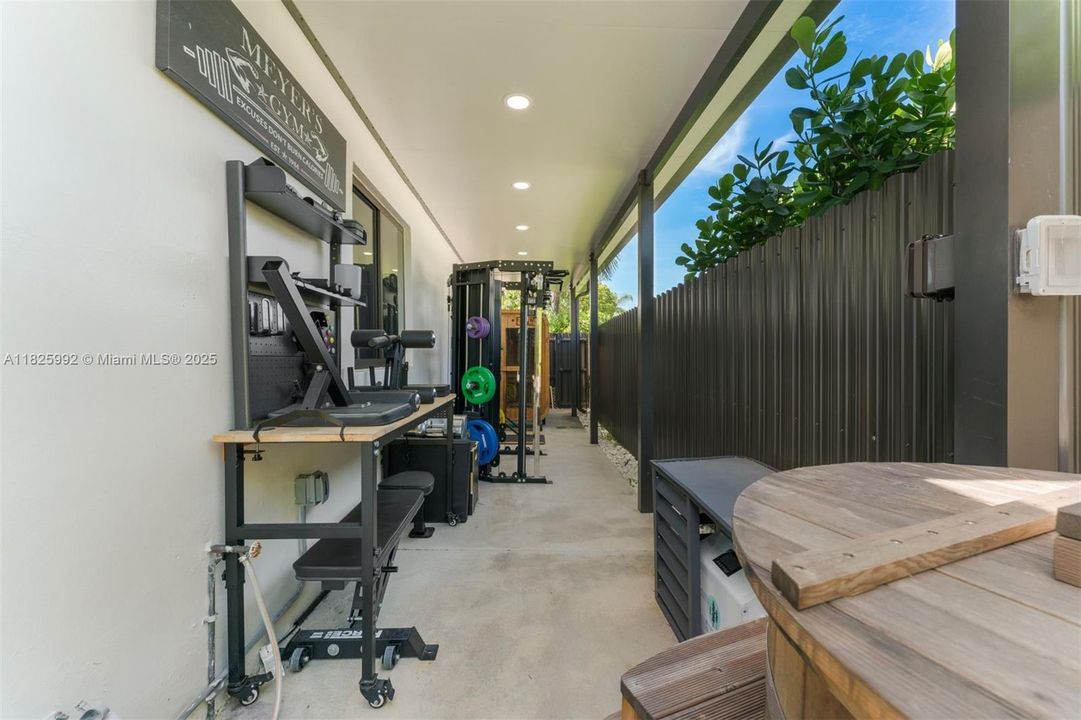 Recently Sold: $1,590,000 (5 beds, 4 baths, 3038 Square Feet)