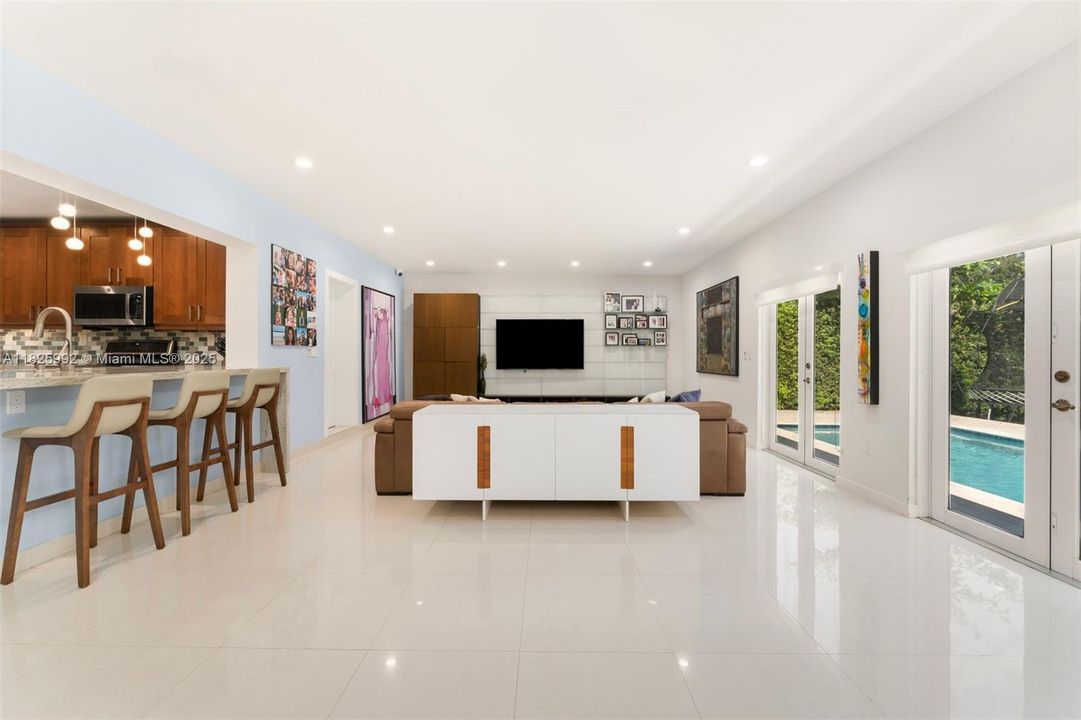 Recently Sold: $1,590,000 (5 beds, 4 baths, 3038 Square Feet)