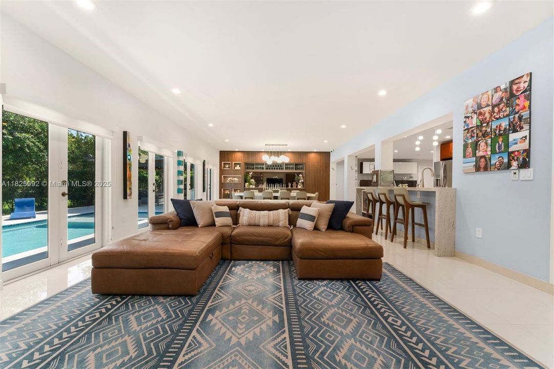 Recently Sold: $1,590,000 (5 beds, 4 baths, 3038 Square Feet)