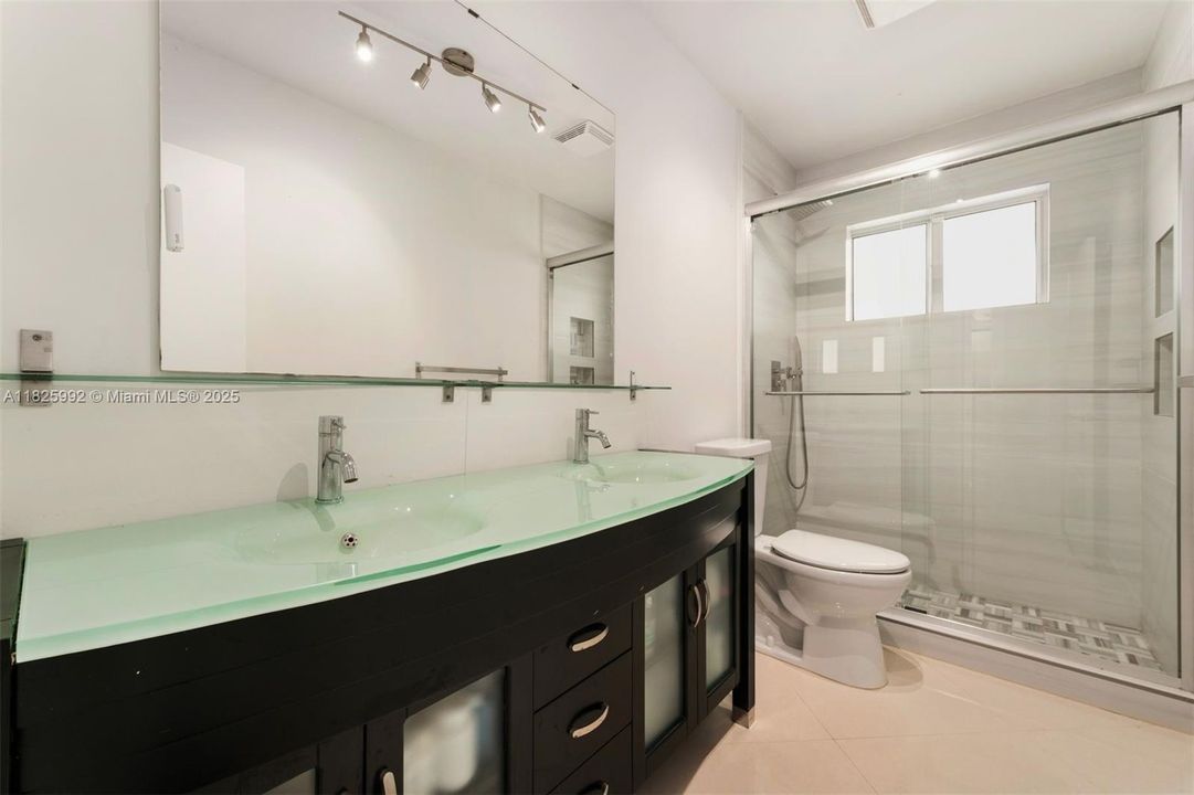 Recently Sold: $1,590,000 (5 beds, 4 baths, 3038 Square Feet)