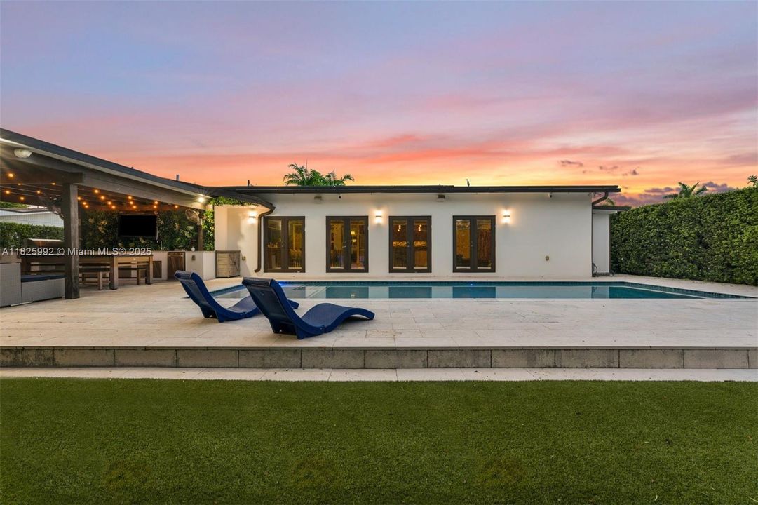 Recently Sold: $1,590,000 (5 beds, 4 baths, 3038 Square Feet)