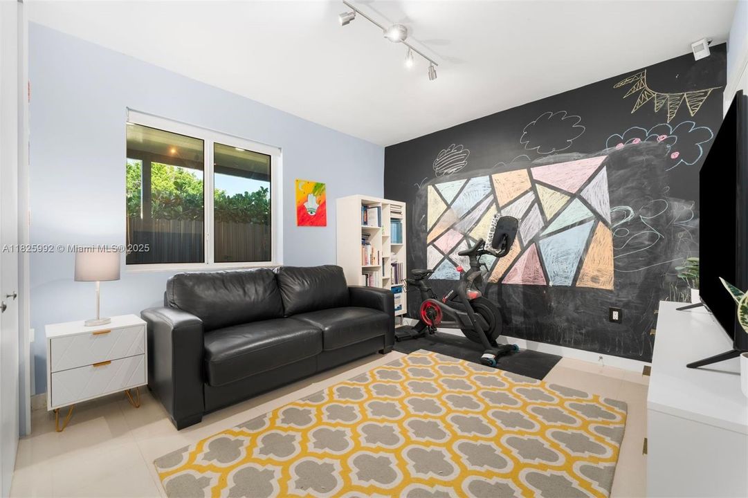 Recently Sold: $1,590,000 (5 beds, 4 baths, 3038 Square Feet)