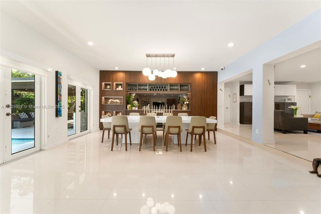 Recently Sold: $1,590,000 (5 beds, 4 baths, 3038 Square Feet)