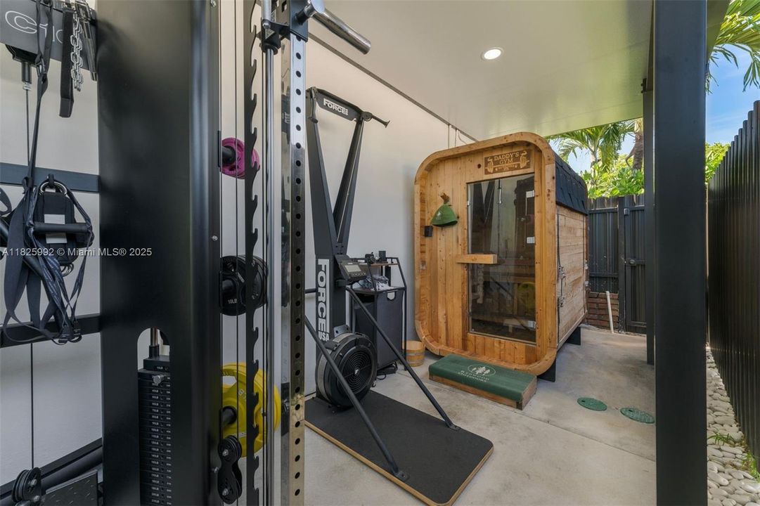 Recently Sold: $1,590,000 (5 beds, 4 baths, 3038 Square Feet)