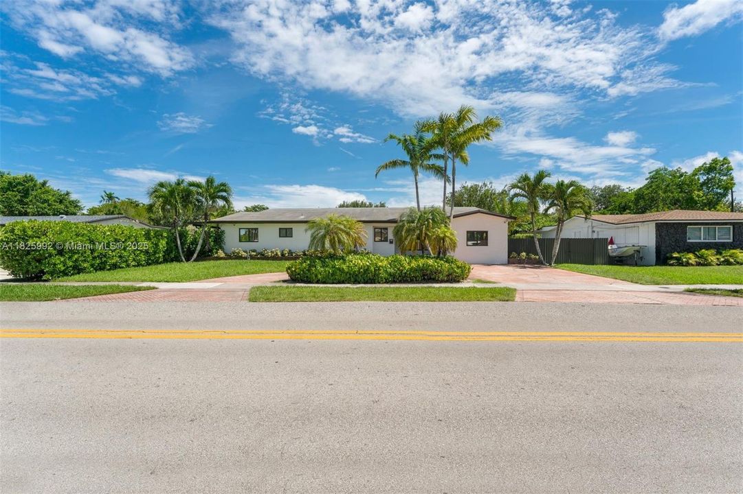 Recently Sold: $1,590,000 (5 beds, 4 baths, 3038 Square Feet)
