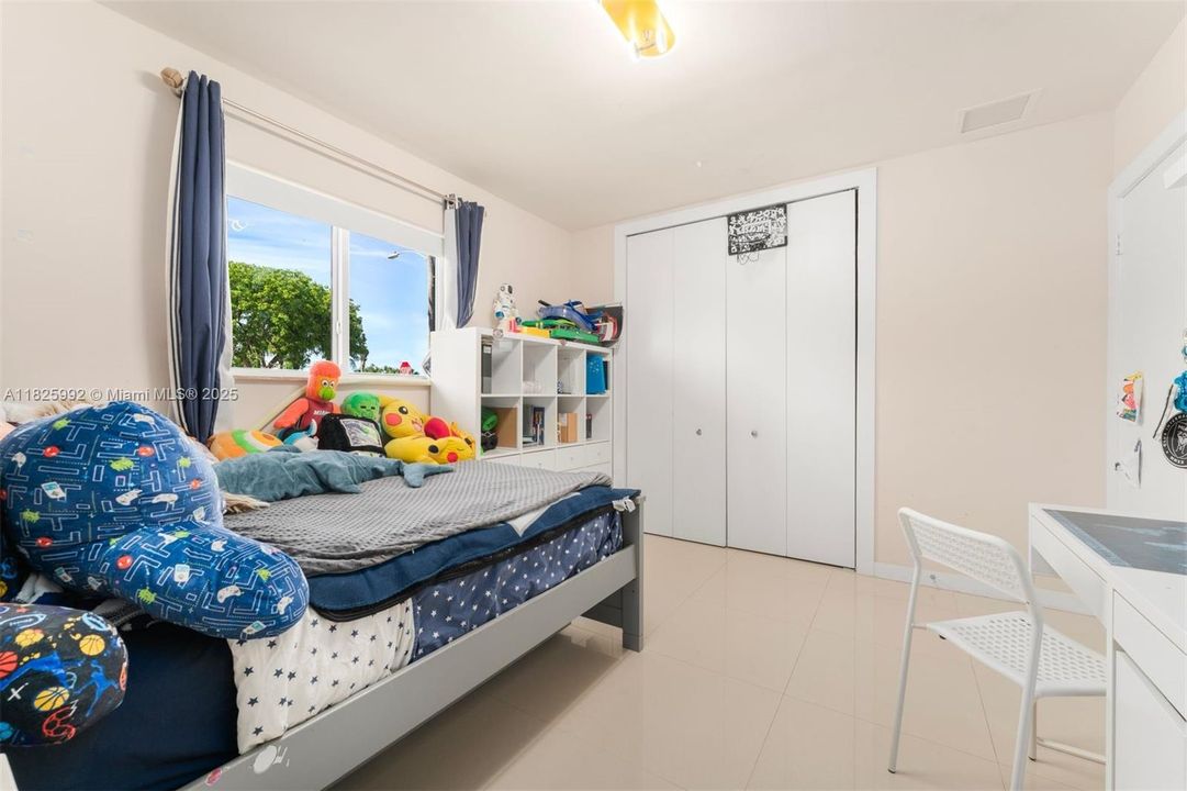 Recently Sold: $1,590,000 (5 beds, 4 baths, 3038 Square Feet)