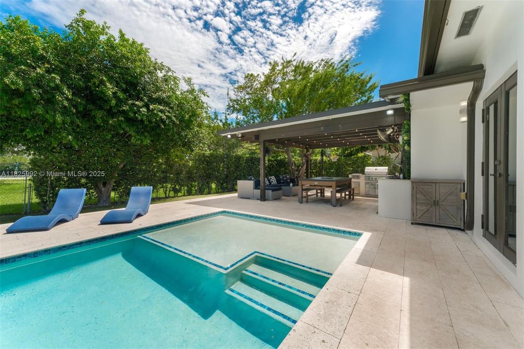 Recently Sold: $1,590,000 (5 beds, 4 baths, 3038 Square Feet)