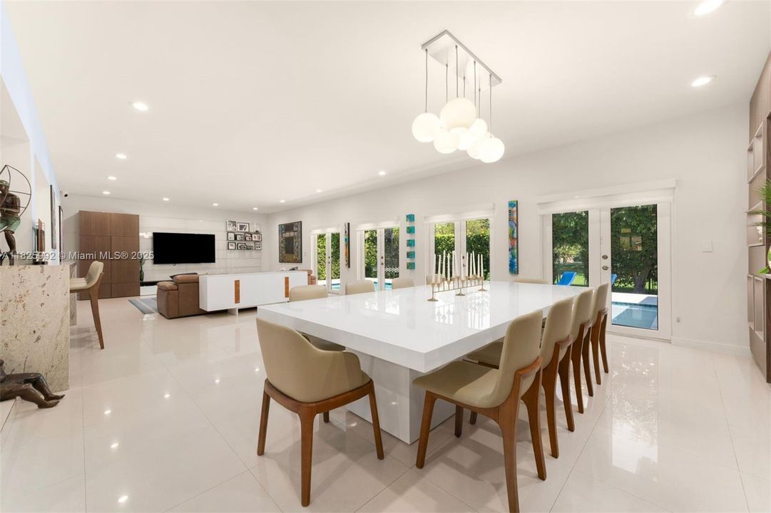 Recently Sold: $1,590,000 (5 beds, 4 baths, 3038 Square Feet)