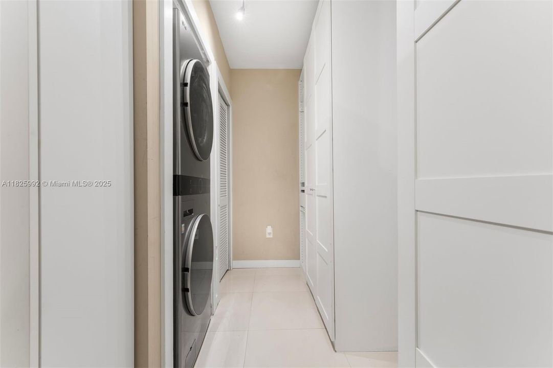 Recently Sold: $1,590,000 (5 beds, 4 baths, 3038 Square Feet)