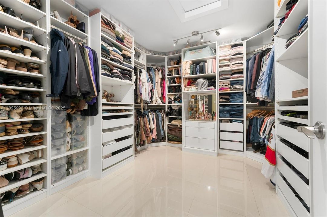 Recently Sold: $1,590,000 (5 beds, 4 baths, 3038 Square Feet)