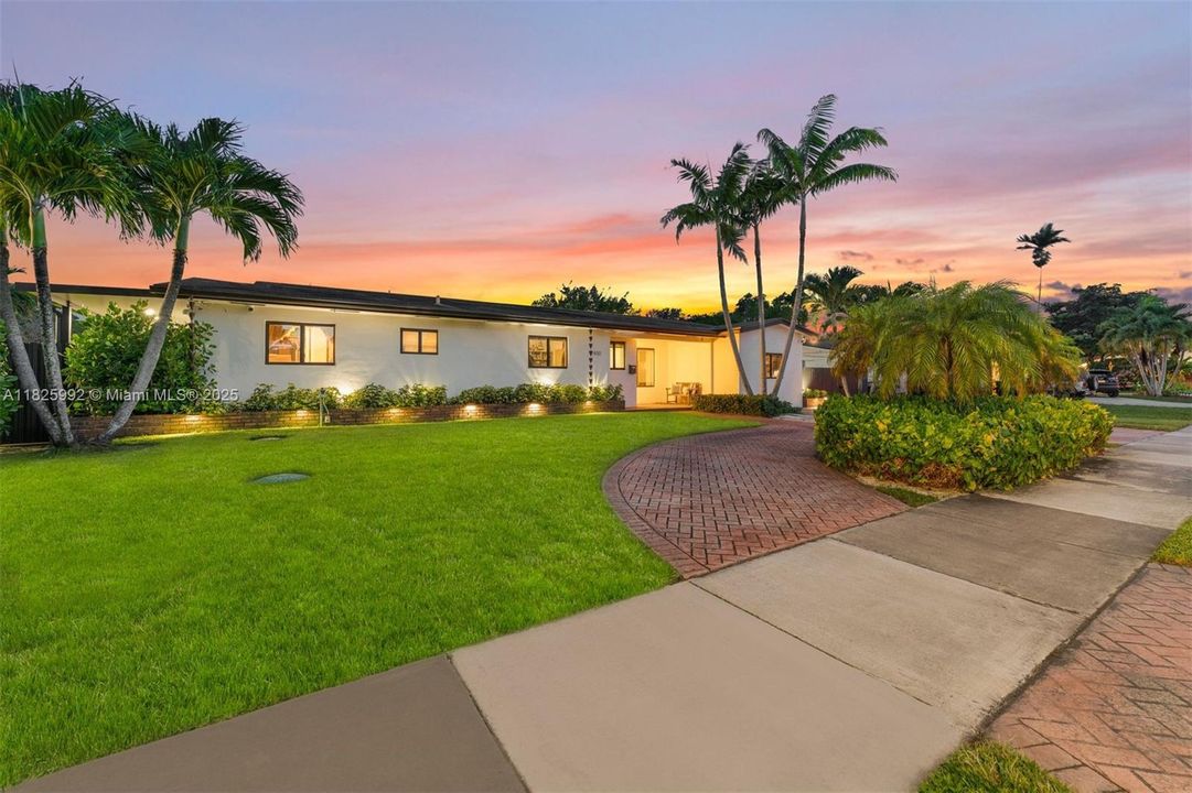 Recently Sold: $1,590,000 (5 beds, 4 baths, 3038 Square Feet)