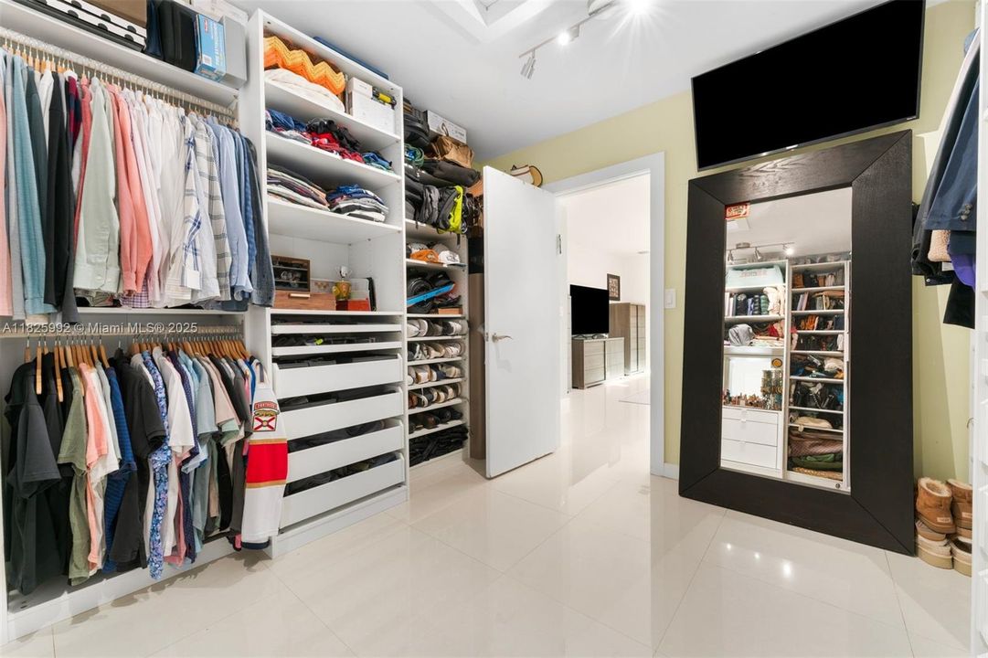 Recently Sold: $1,590,000 (5 beds, 4 baths, 3038 Square Feet)