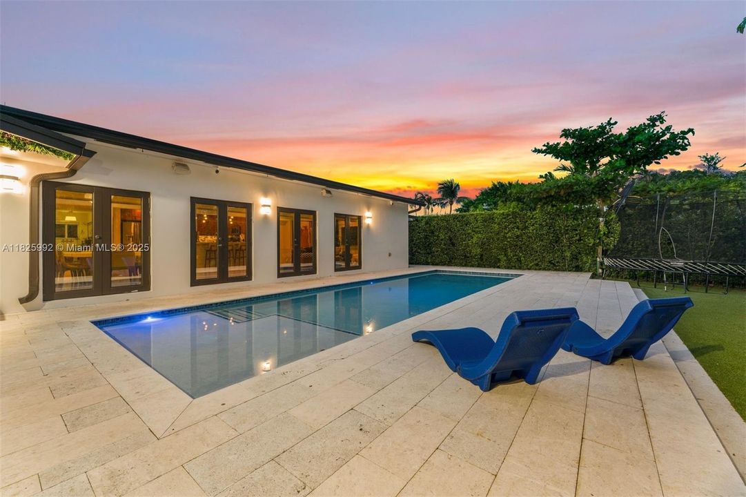 Recently Sold: $1,590,000 (5 beds, 4 baths, 3038 Square Feet)