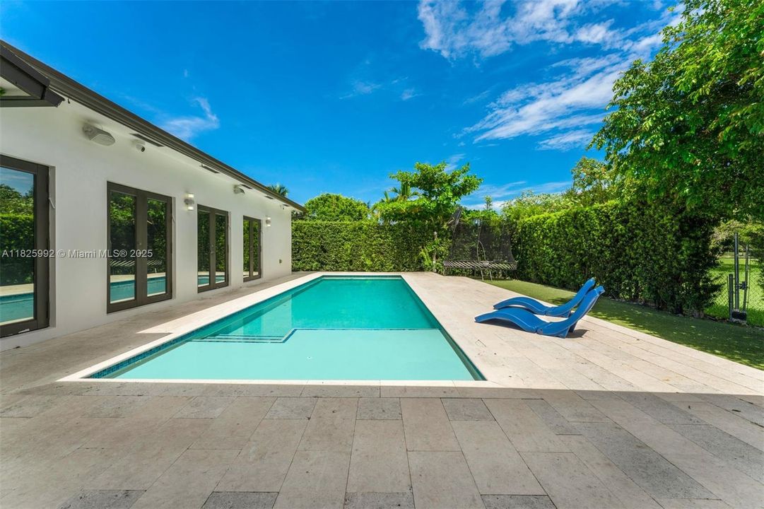 Recently Sold: $1,590,000 (5 beds, 4 baths, 3038 Square Feet)