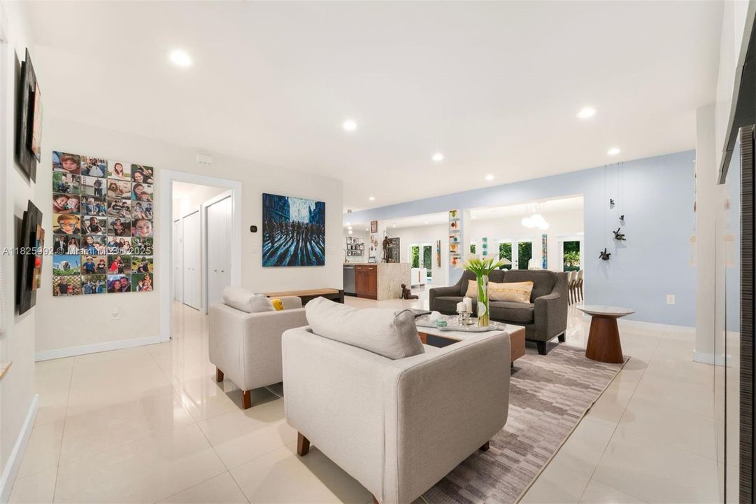 Recently Sold: $1,590,000 (5 beds, 4 baths, 3038 Square Feet)