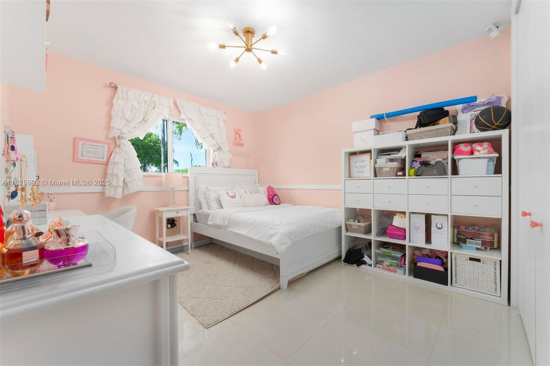 Recently Sold: $1,590,000 (5 beds, 4 baths, 3038 Square Feet)