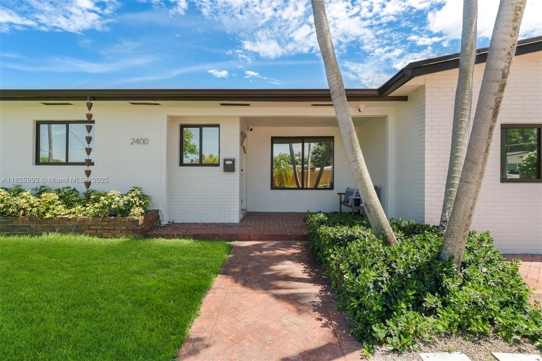 Recently Sold: $1,590,000 (5 beds, 4 baths, 3038 Square Feet)