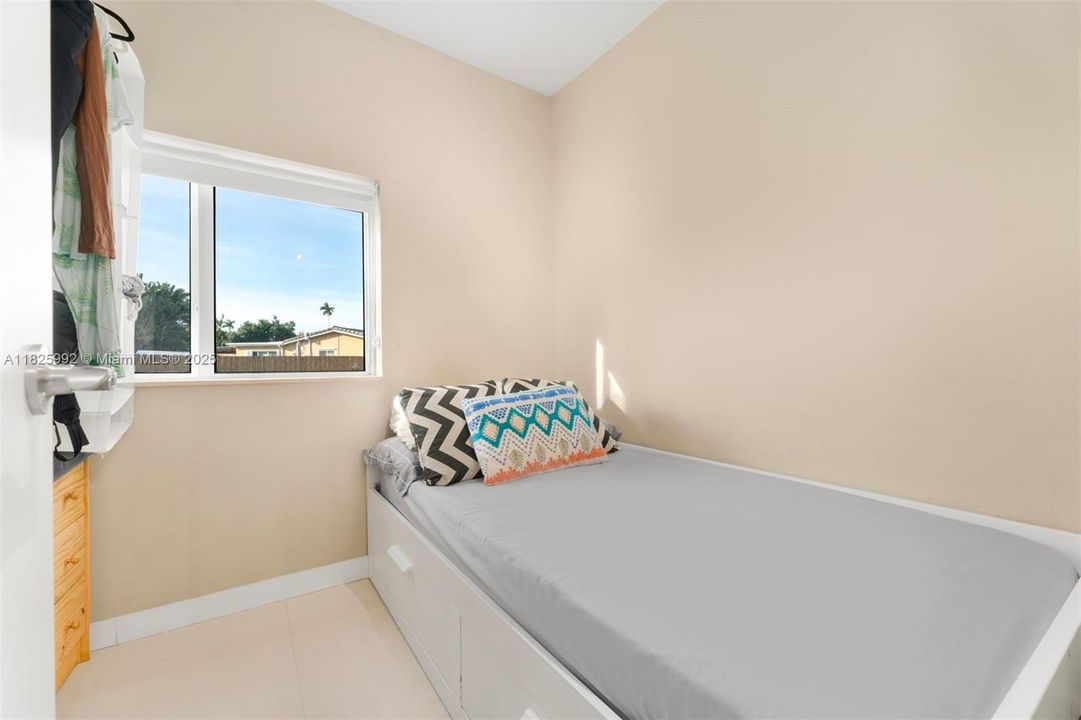 Recently Sold: $1,590,000 (5 beds, 4 baths, 3038 Square Feet)