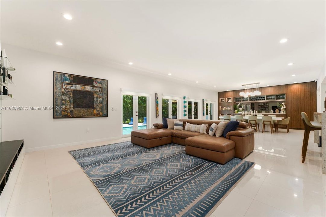 Recently Sold: $1,590,000 (5 beds, 4 baths, 3038 Square Feet)