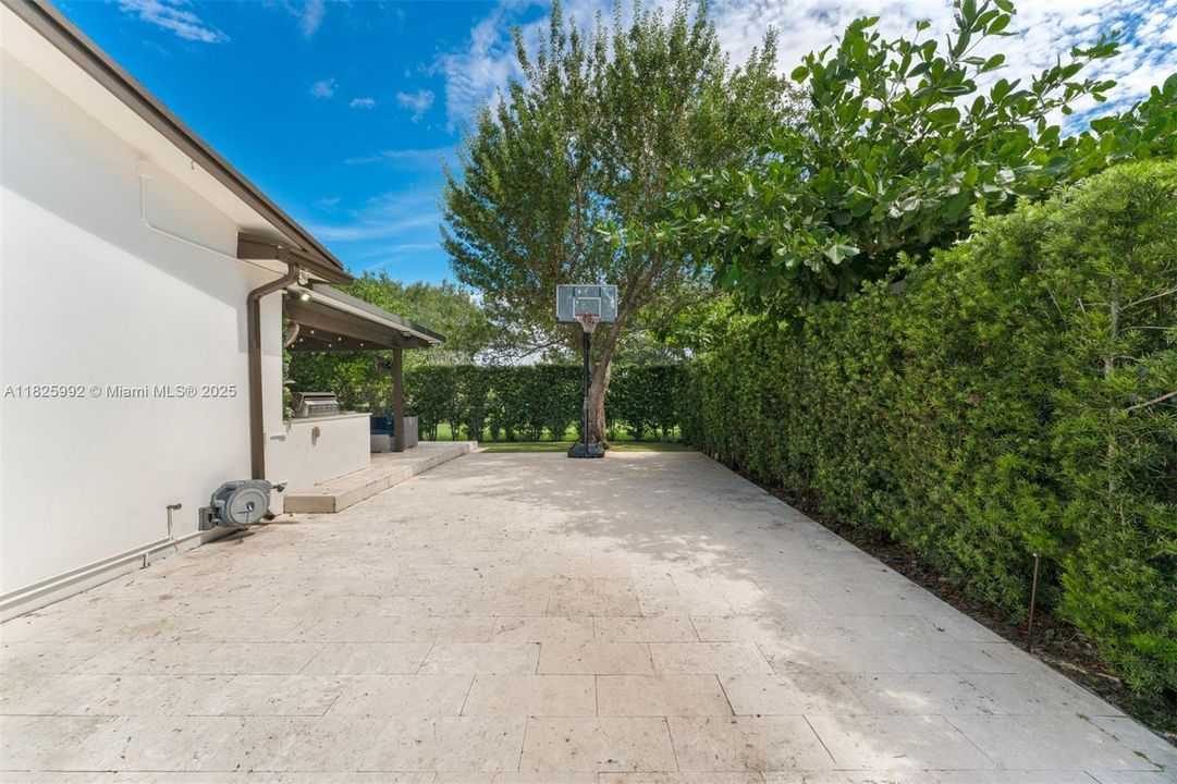 Recently Sold: $1,590,000 (5 beds, 4 baths, 3038 Square Feet)