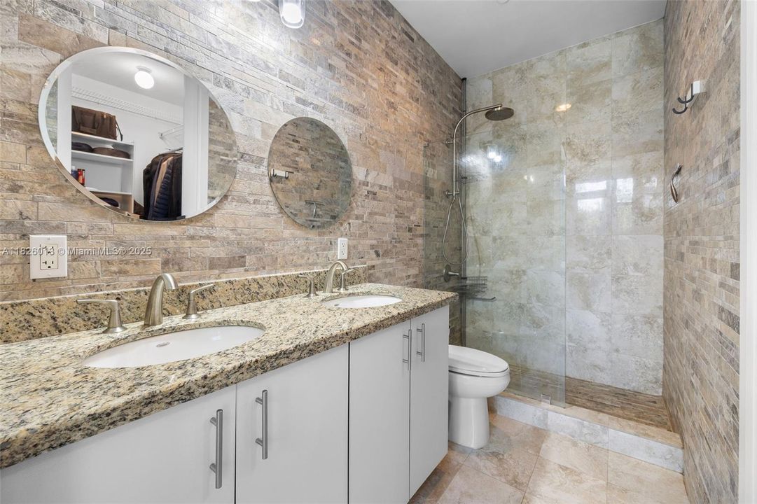 На продажу: $739,000 (3 спален, 3 ванн, 2005 Квадратных фут)