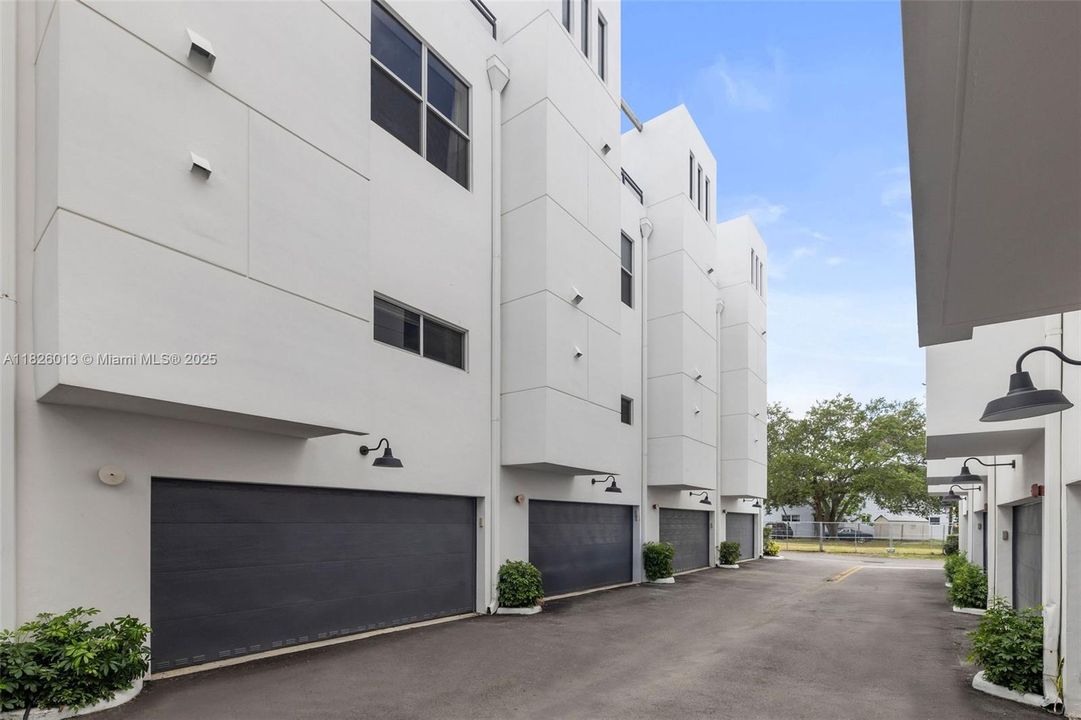 На продажу: $739,000 (3 спален, 3 ванн, 2005 Квадратных фут)