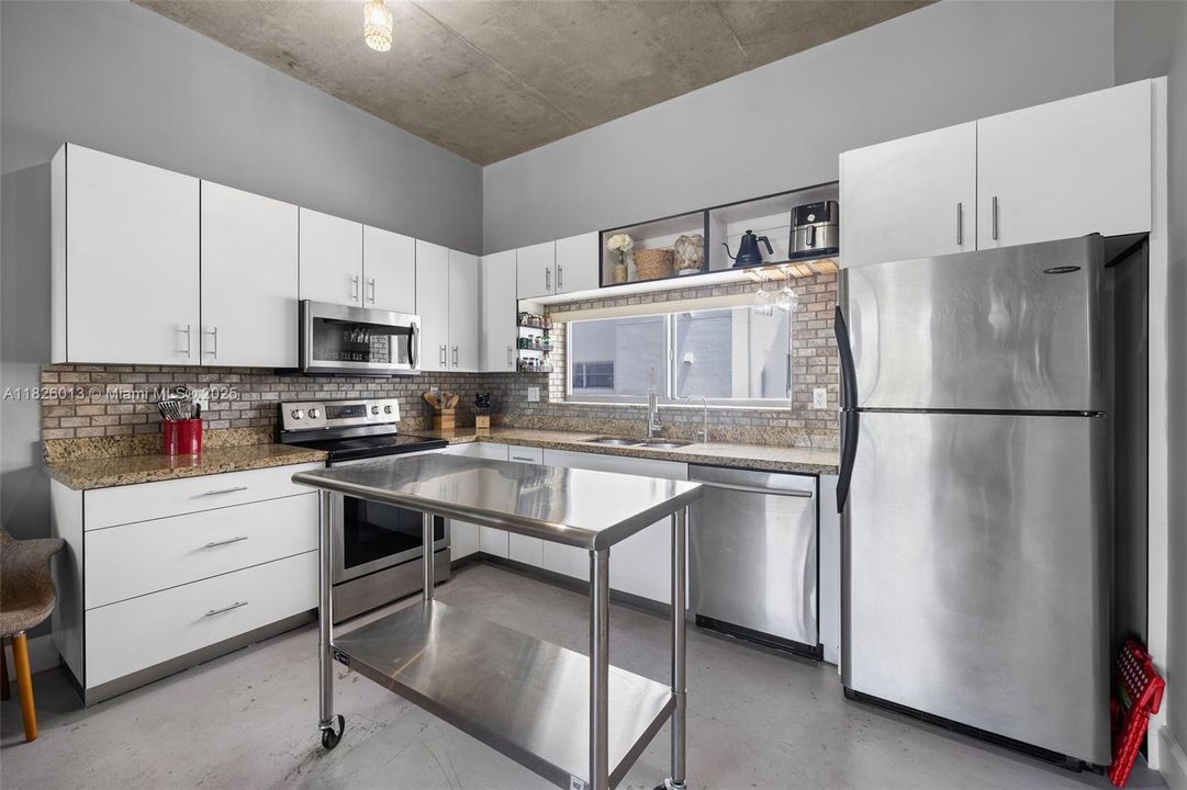 На продажу: $739,000 (3 спален, 3 ванн, 2005 Квадратных фут)