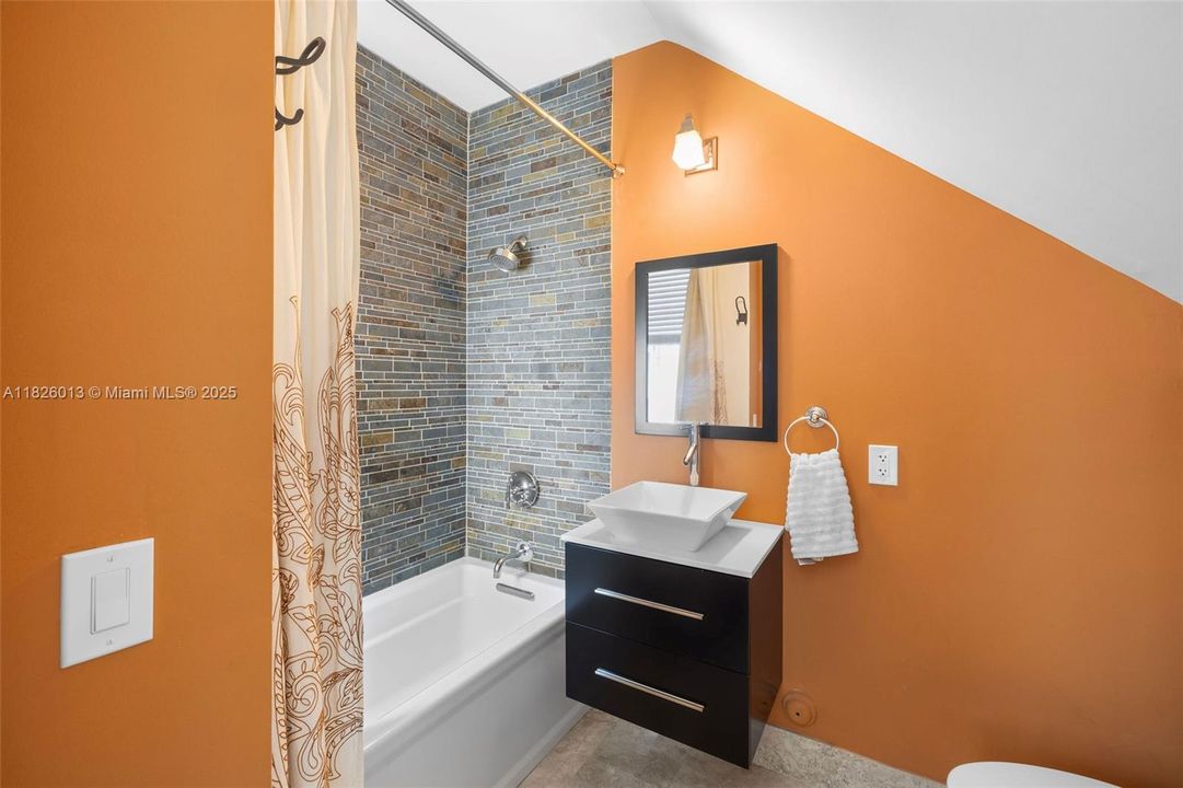 На продажу: $739,000 (3 спален, 3 ванн, 2005 Квадратных фут)