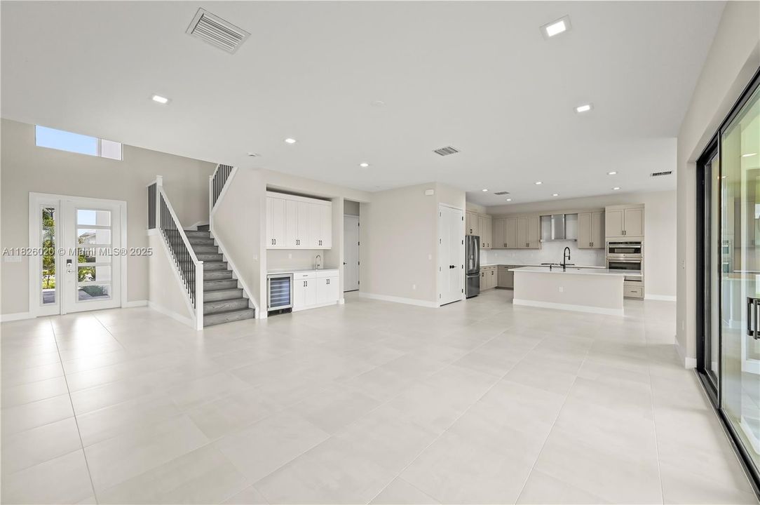 Recently Rented: $6,900 (5 beds, 5 baths, 3656 Square Feet)