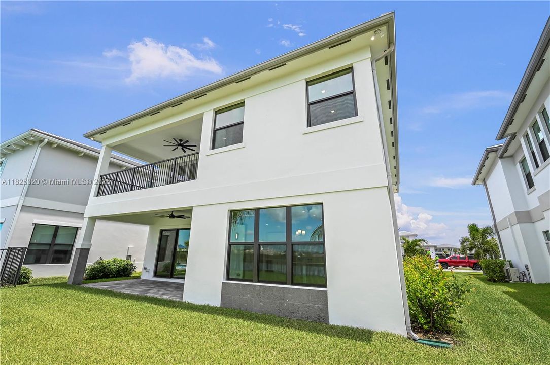 Recently Rented: $6,900 (5 beds, 5 baths, 3656 Square Feet)