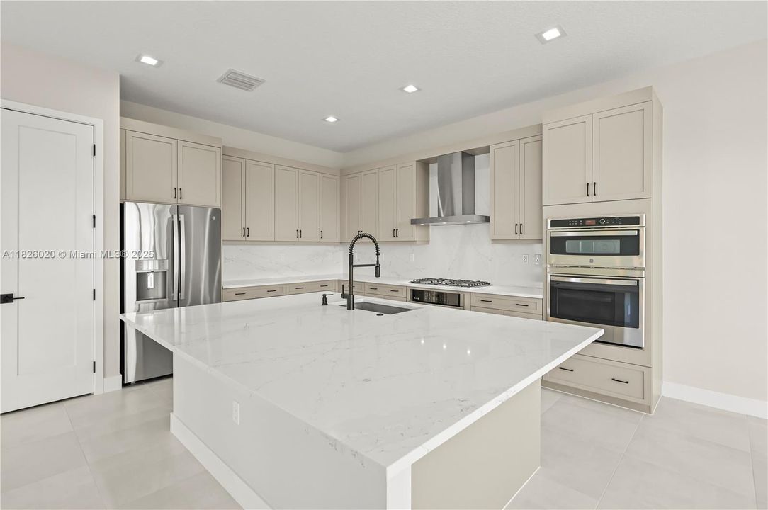 Recently Rented: $6,900 (5 beds, 5 baths, 3656 Square Feet)