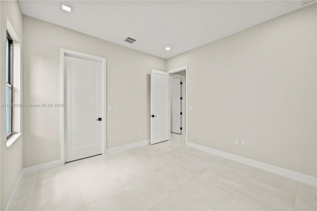 Recently Rented: $6,900 (5 beds, 5 baths, 3656 Square Feet)