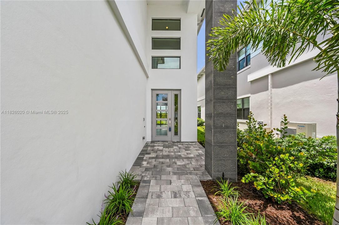 Recently Rented: $6,900 (5 beds, 5 baths, 3656 Square Feet)