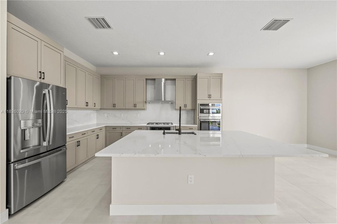 Recently Rented: $6,900 (5 beds, 5 baths, 3656 Square Feet)