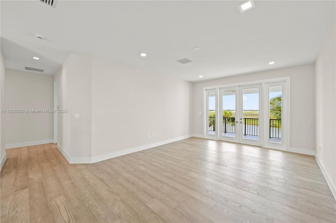 Recently Rented: $6,900 (5 beds, 5 baths, 3656 Square Feet)