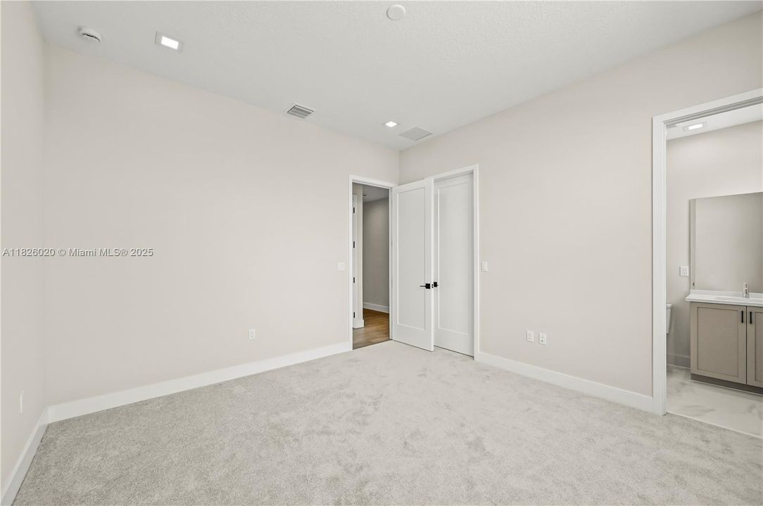 Recently Rented: $6,900 (5 beds, 5 baths, 3656 Square Feet)