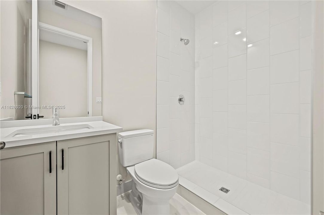 Recently Rented: $6,900 (5 beds, 5 baths, 3656 Square Feet)