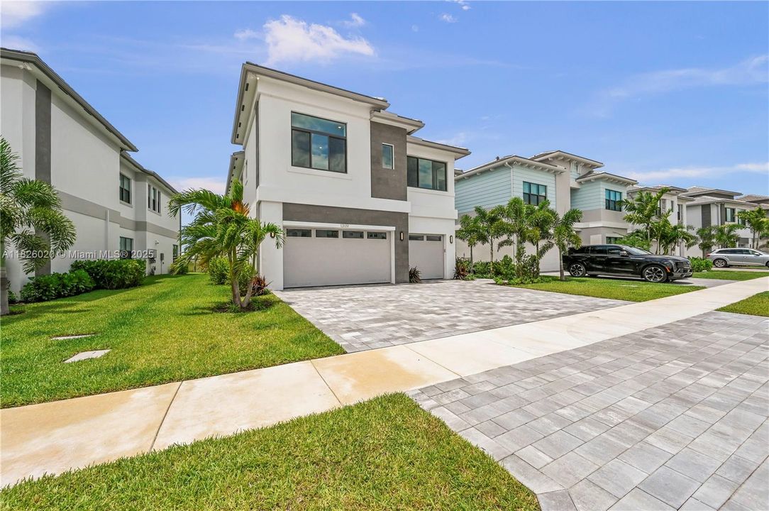 Recently Rented: $6,900 (5 beds, 5 baths, 3656 Square Feet)