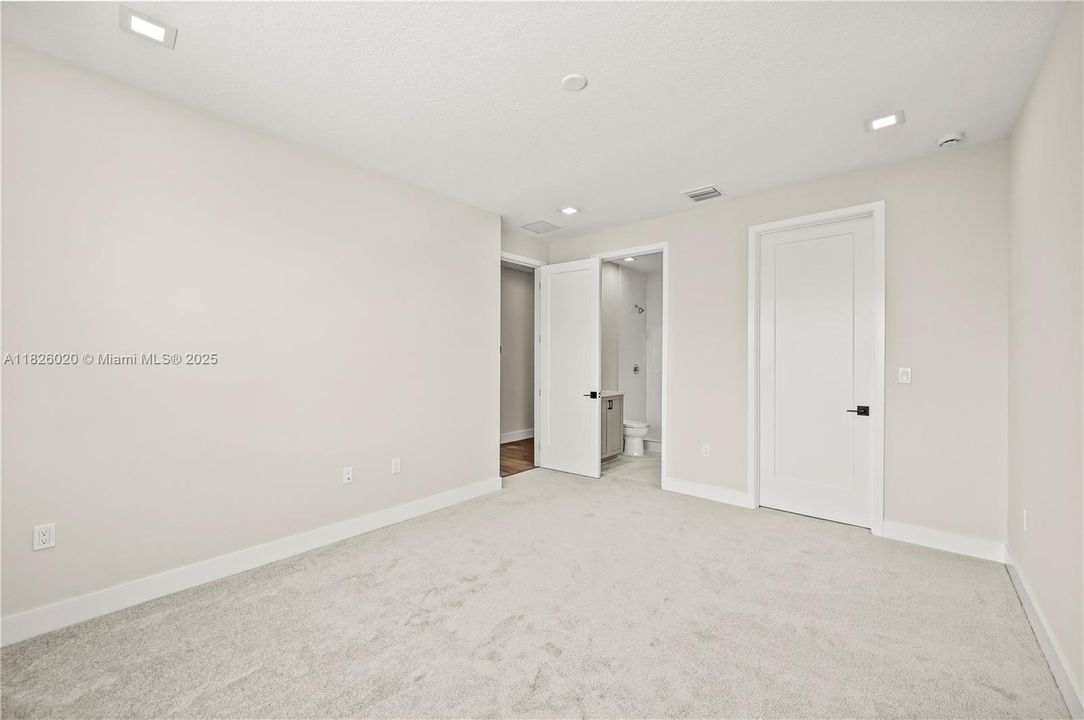 Recently Rented: $6,900 (5 beds, 5 baths, 3656 Square Feet)