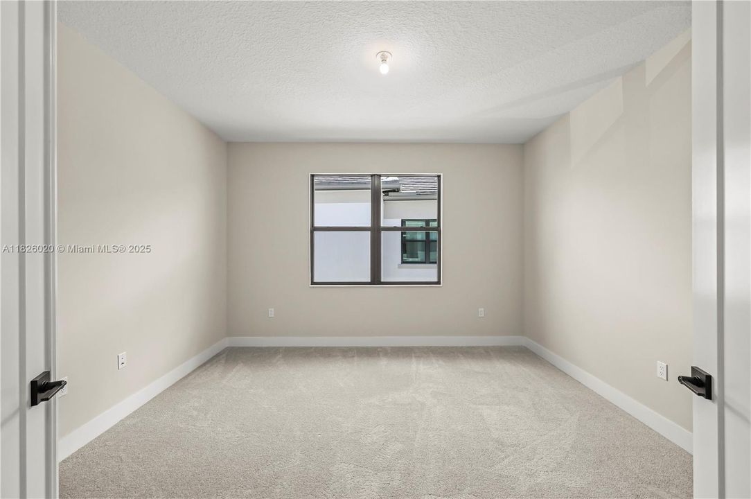 Recently Rented: $6,900 (5 beds, 5 baths, 3656 Square Feet)