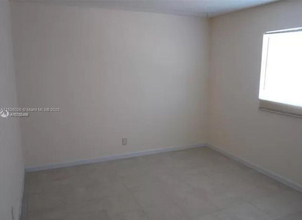 合同活跃: $1,650 (2 贝兹, 1 浴室, 840 平方英尺)