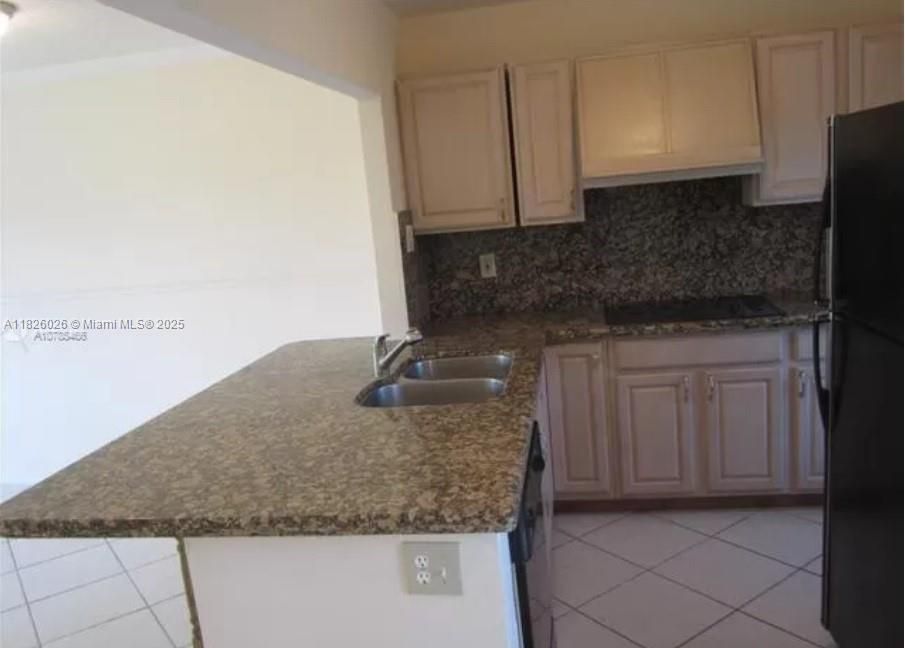 合同活跃: $1,650 (2 贝兹, 1 浴室, 840 平方英尺)