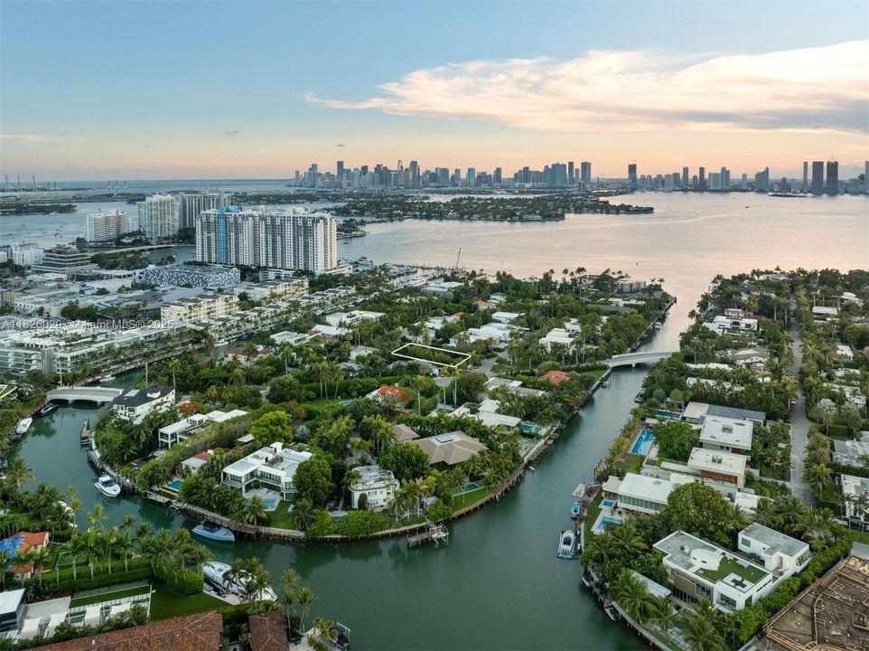 На продажу: $4,200,000 (4 спален, 4 ванн, 3514 Квадратных фут)