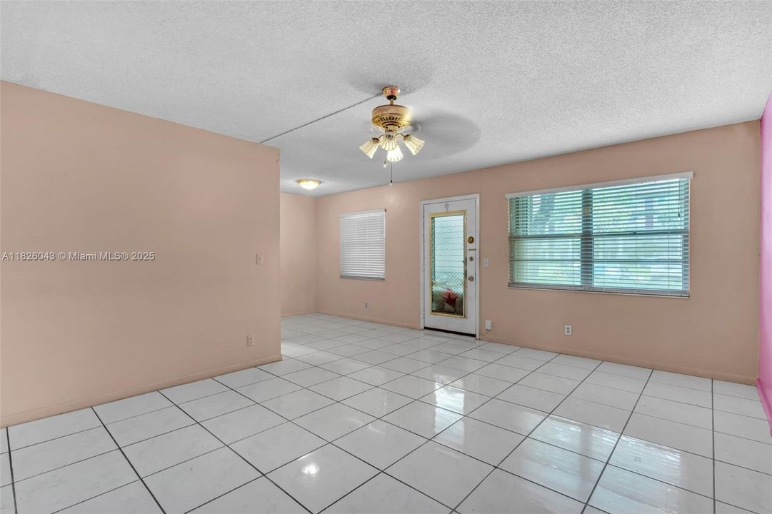 Vendido Recientemente: $119,900 (2 camas, 1 baños, 953 Pies cuadrados)