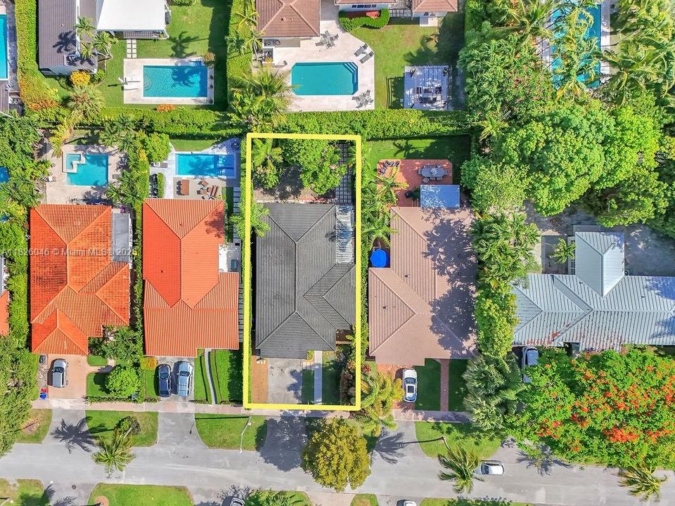 Vendido Recientemente: $1,390,000 (3 camas, 3 baños, 1586 Pies cuadrados)