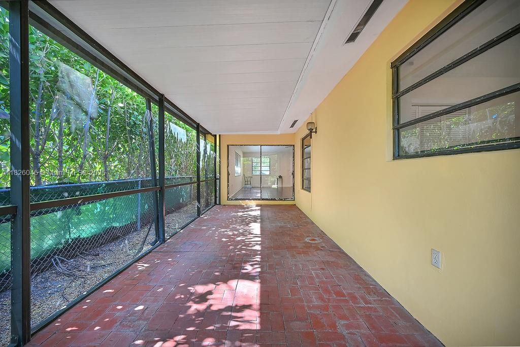 Vendido Recientemente: $1,390,000 (3 camas, 3 baños, 1586 Pies cuadrados)