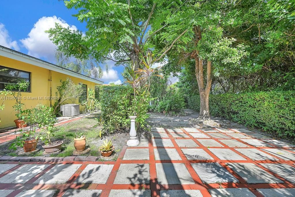 Vendido Recientemente: $1,390,000 (3 camas, 3 baños, 1586 Pies cuadrados)