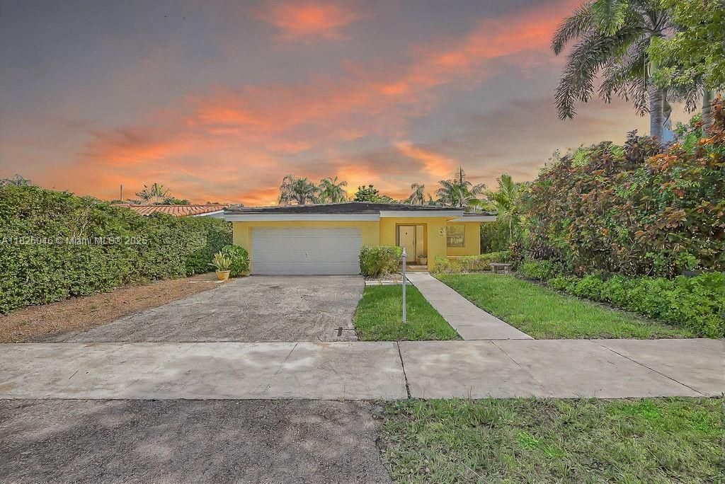 Vendido Recientemente: $1,390,000 (3 camas, 3 baños, 1586 Pies cuadrados)